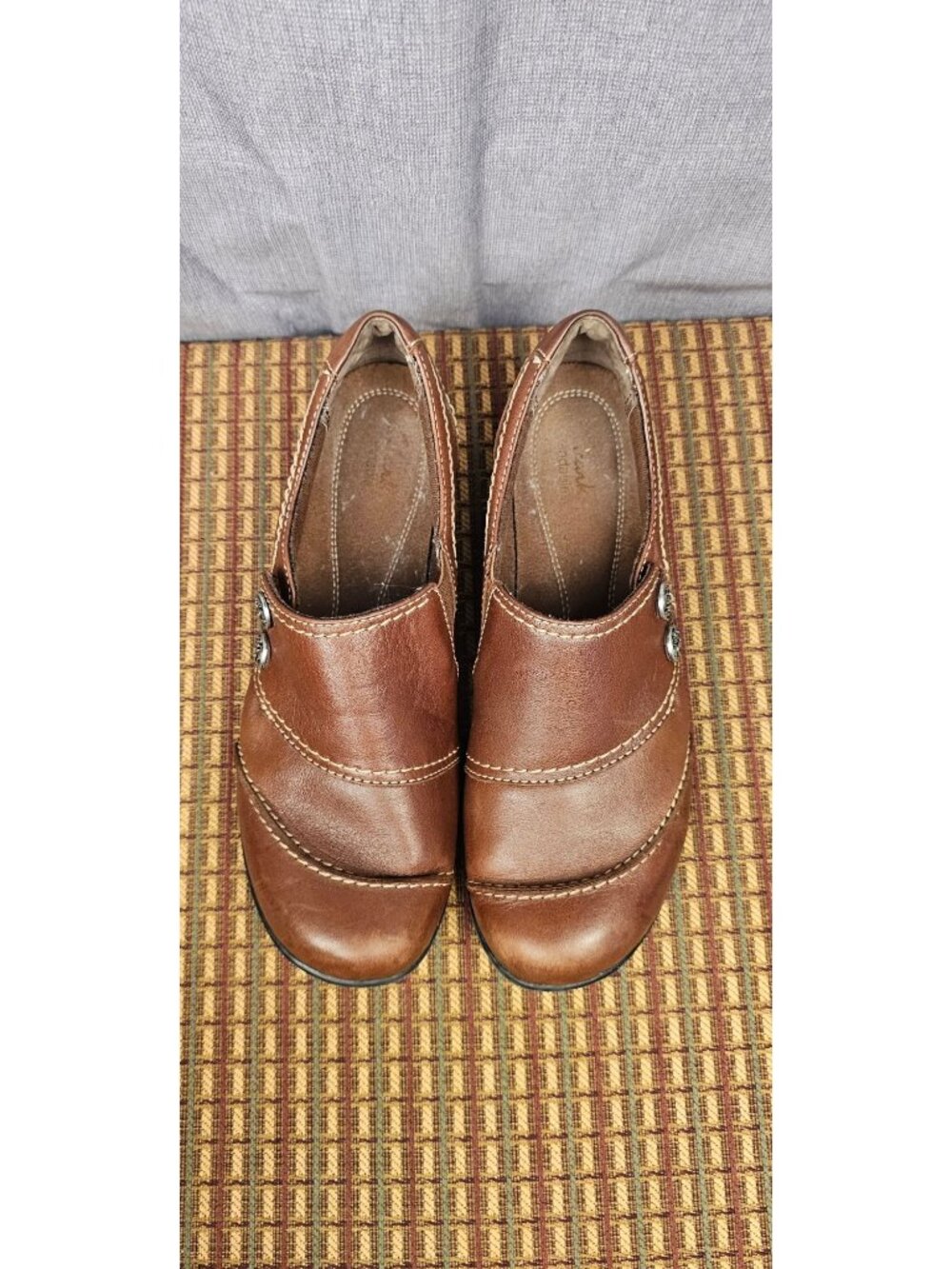 Clarks Womens Brown Leather Slip-On Shoes Size 8.5M With Button Accent
